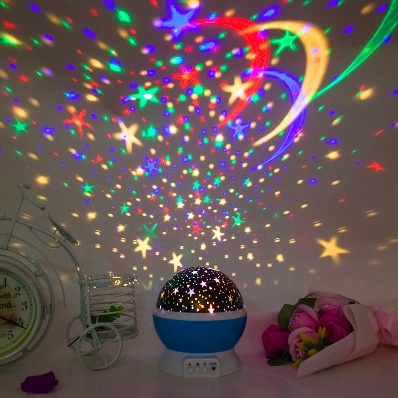 Romantischer LED Sternenprojektor – 360° Rotation, Farbwechsel & Nachtlicht | USB & Batteriebetrieb | Für Kinder & Erwachsene