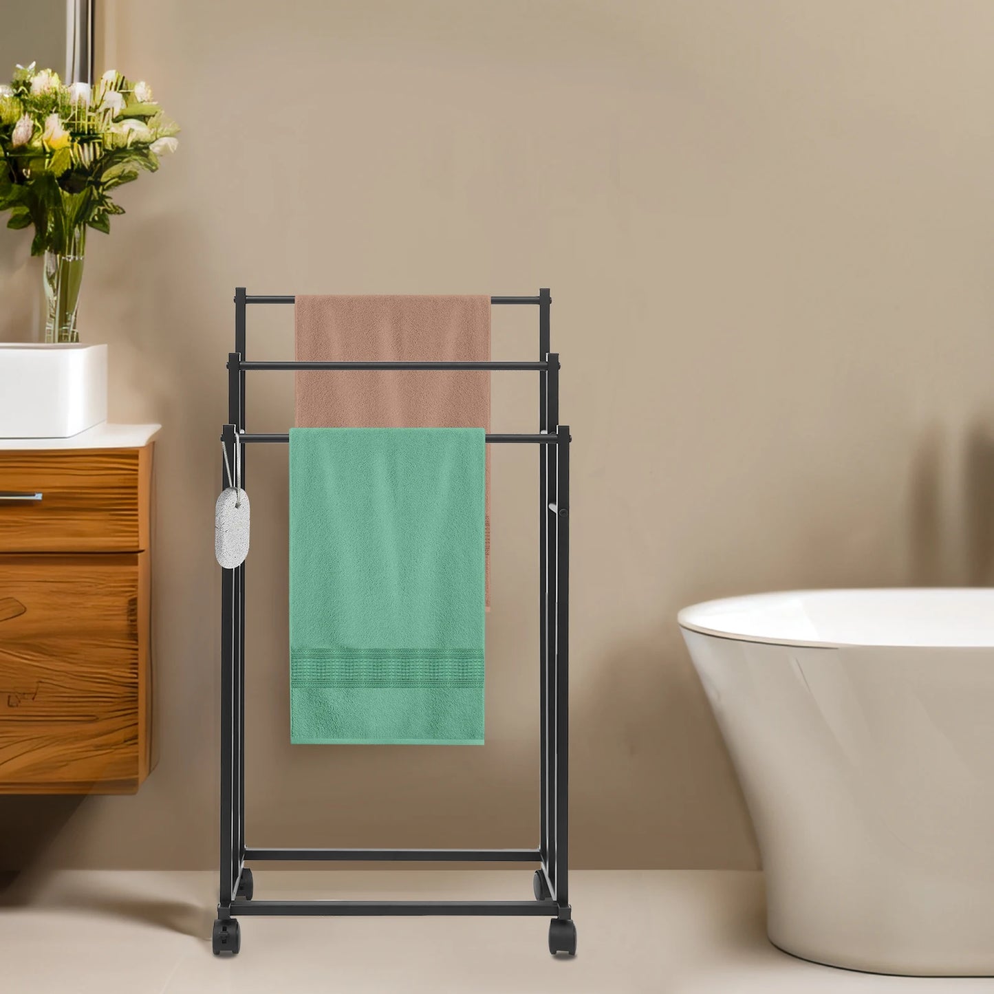 Freistehender Handtuchhalter mit Rollen – 3-stufiges Metall-Handtuchregal in Schwarz (66–86 cm)